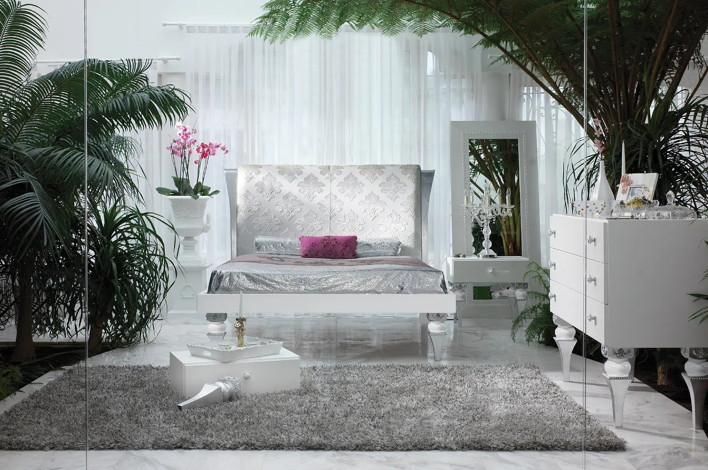 White / Silver Room M148 1