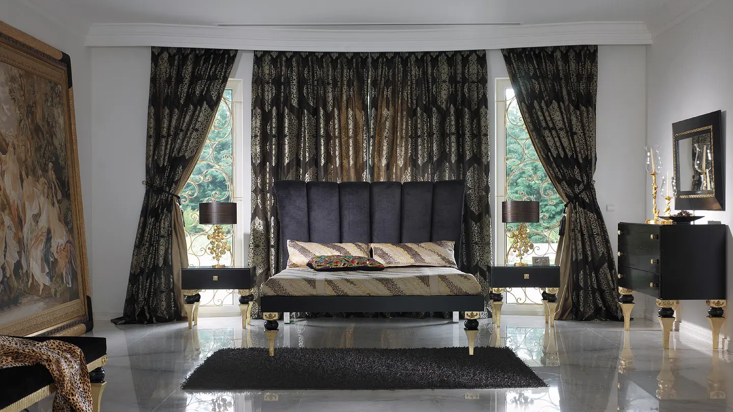 Black / Gold Room M150 1