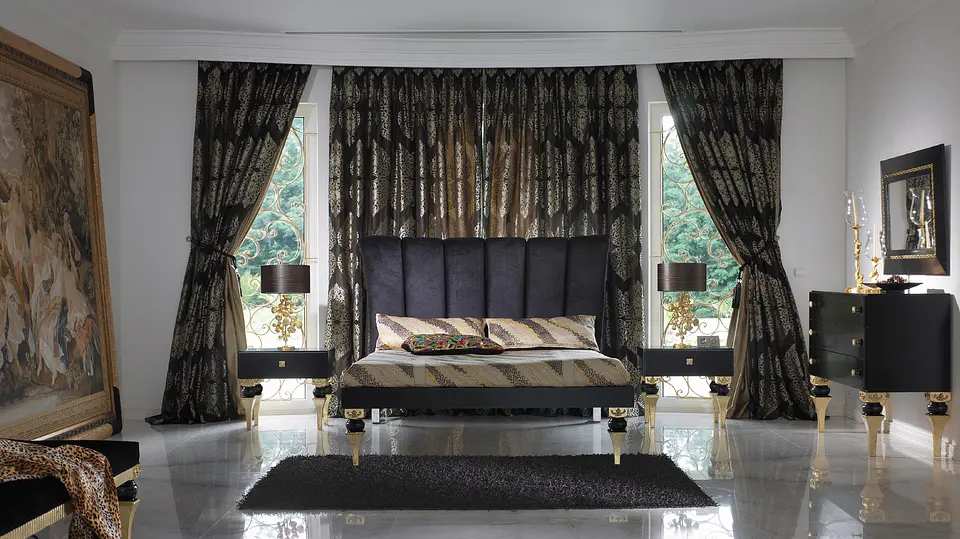 Black / Gold Room M150 1