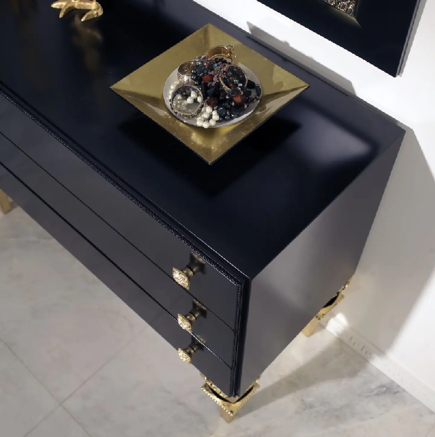 Black / Gold Room M150 2