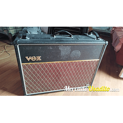 Amplificador de guitarra VOX AC30VR usado.