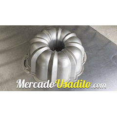 Anniversary Bundt® Pan molde usado