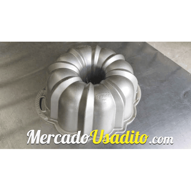 Anniversary Bundt® Pan molde usado 1