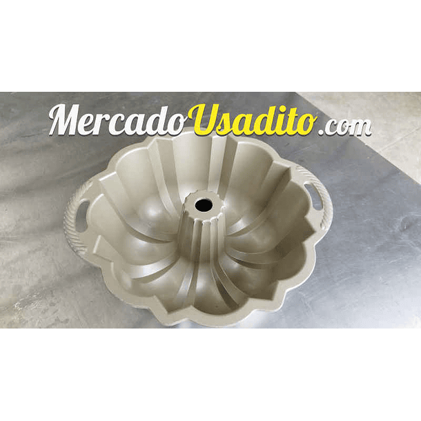 Anniversary Bundt® Pan molde usado 2