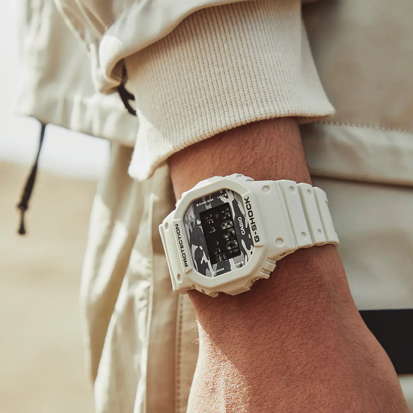 Utility Dial Camouflage Series DW-5600CA-8ER 4