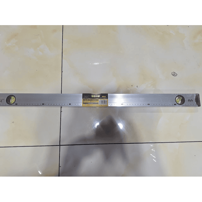 NIVEL DE MANO DE 80 CM CON IMAN