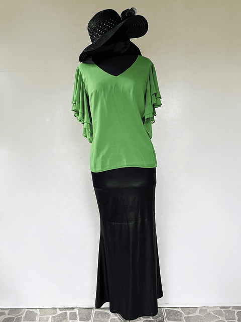 Falda larga negra con Blusa verde