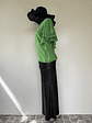Falda larga negra con Blusa verde - Miniatura 2