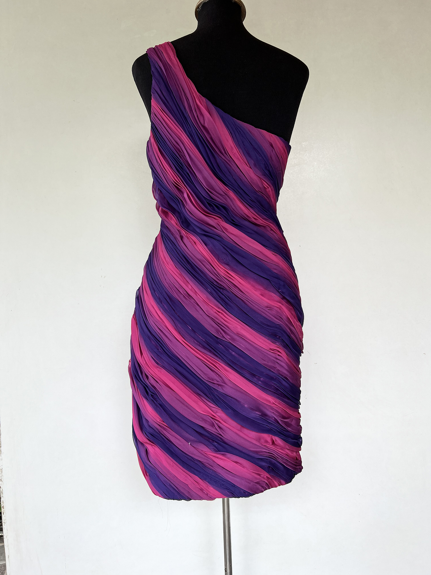 Vestido Corto Rayado Rosa / Morado - Talla 42 4