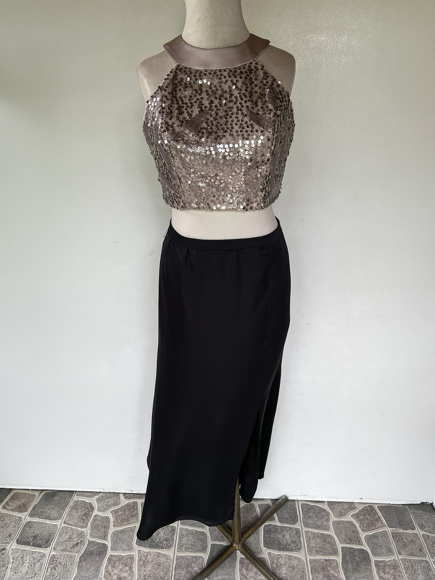 TOP LENTEJUELAS TALLA 40 - VESTIDO LARGO NEGRO  TALLA 48 1