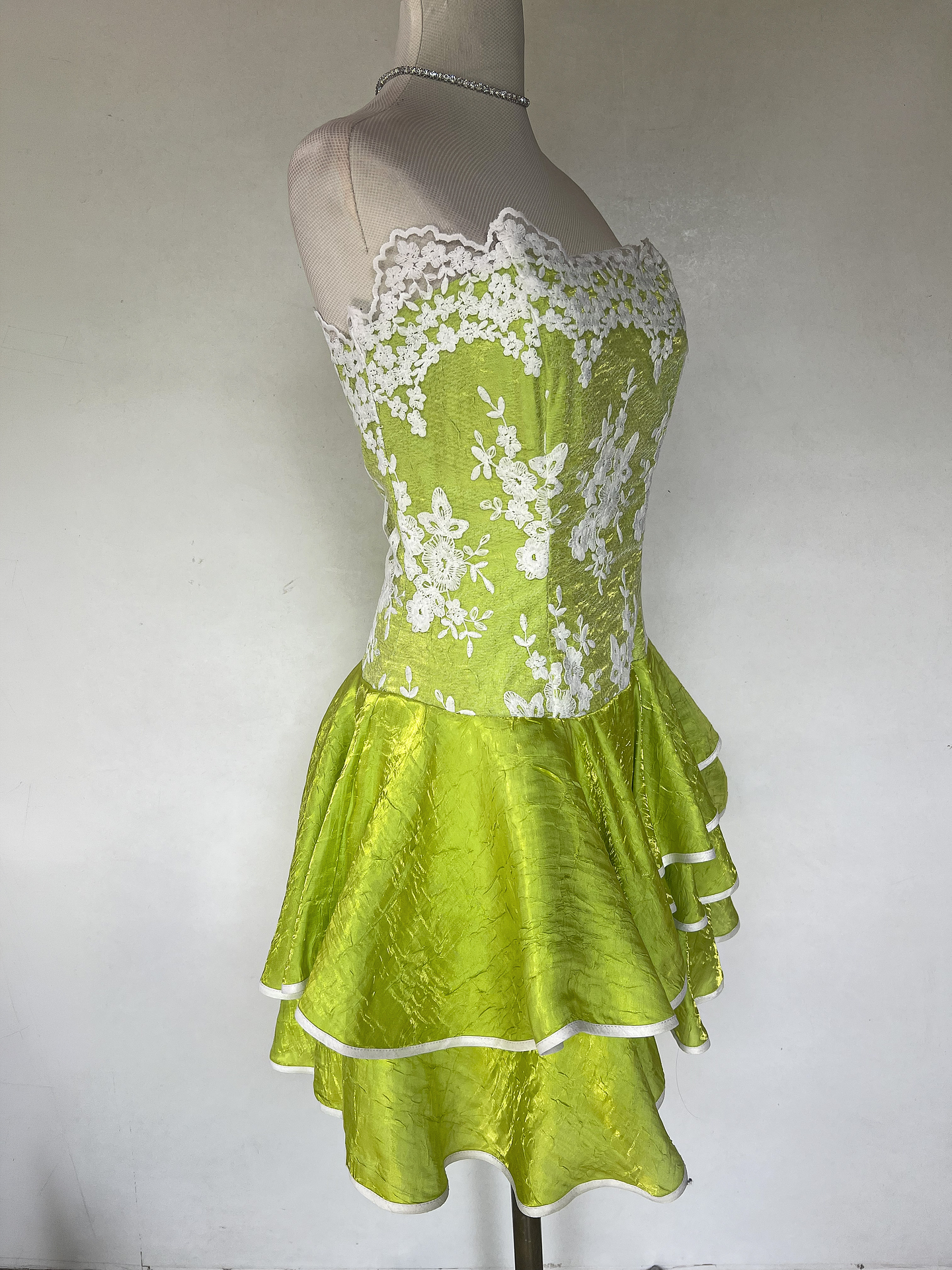VESTIDO CORTO VERDE MANZANA - TALLA 40 2