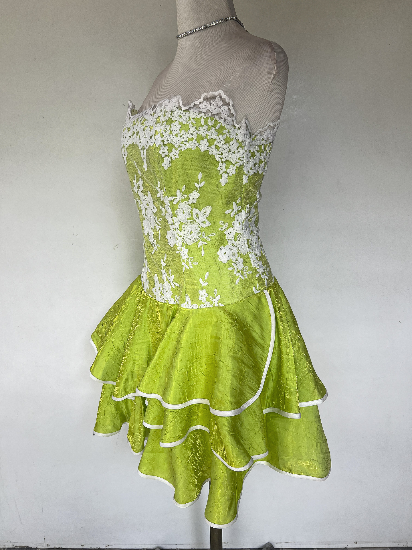 VESTIDO CORTO VERDE MANZANA - TALLA 40 3