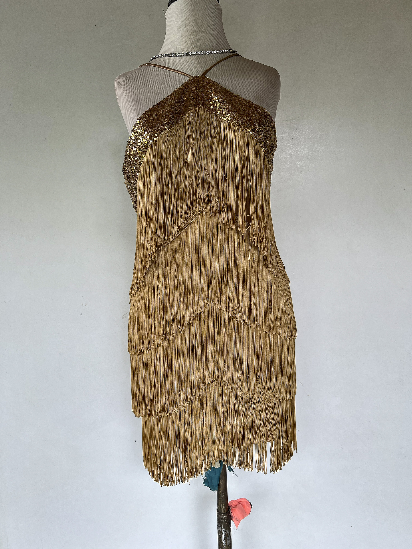 VESTIDO CORTO FLECOS DORADO - TALLA 42 1