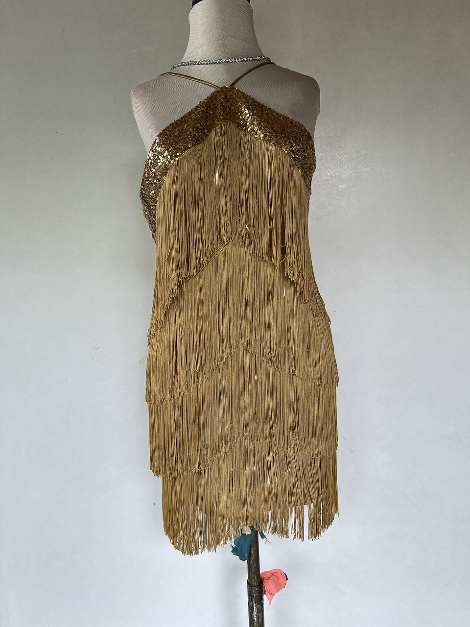 VESTIDO CORTO FLECOS DORADO - TALLA 42 1