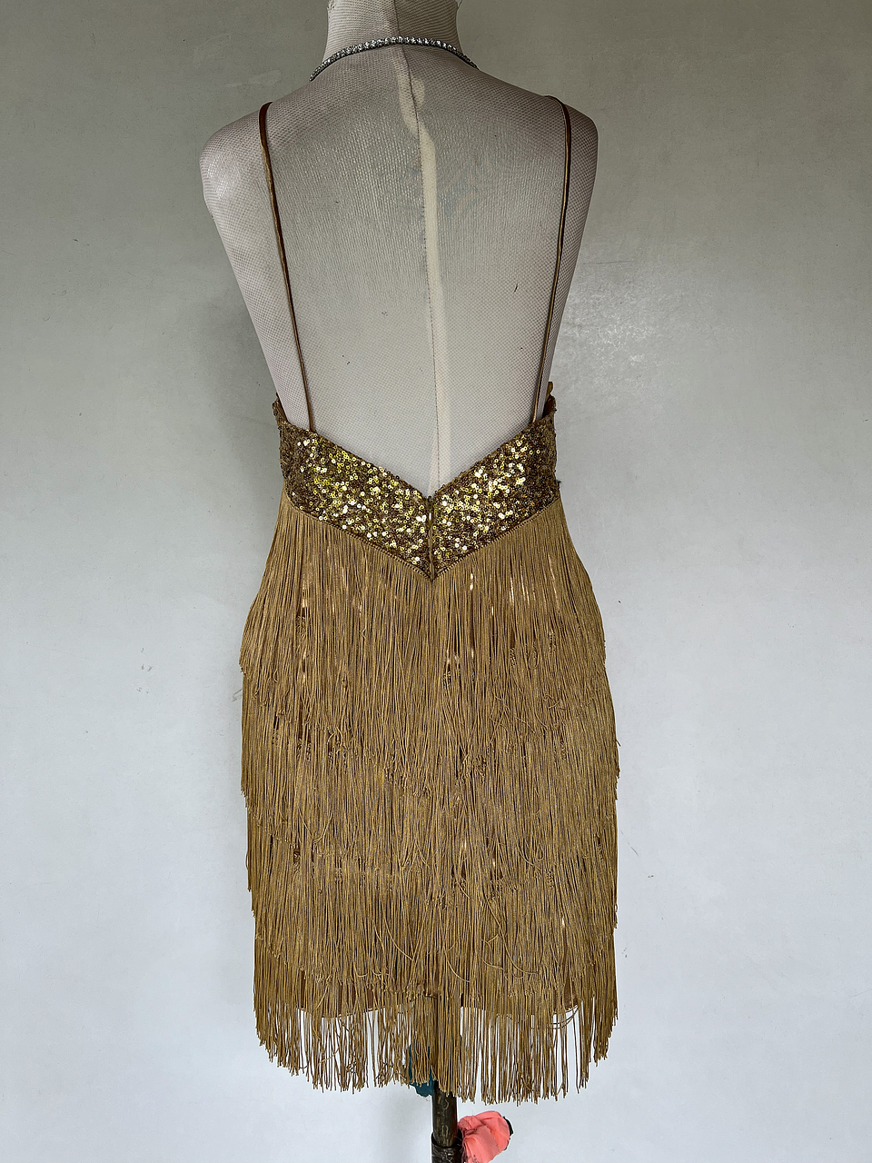 VESTIDO CORTO FLECOS DORADO - TALLA 42 4