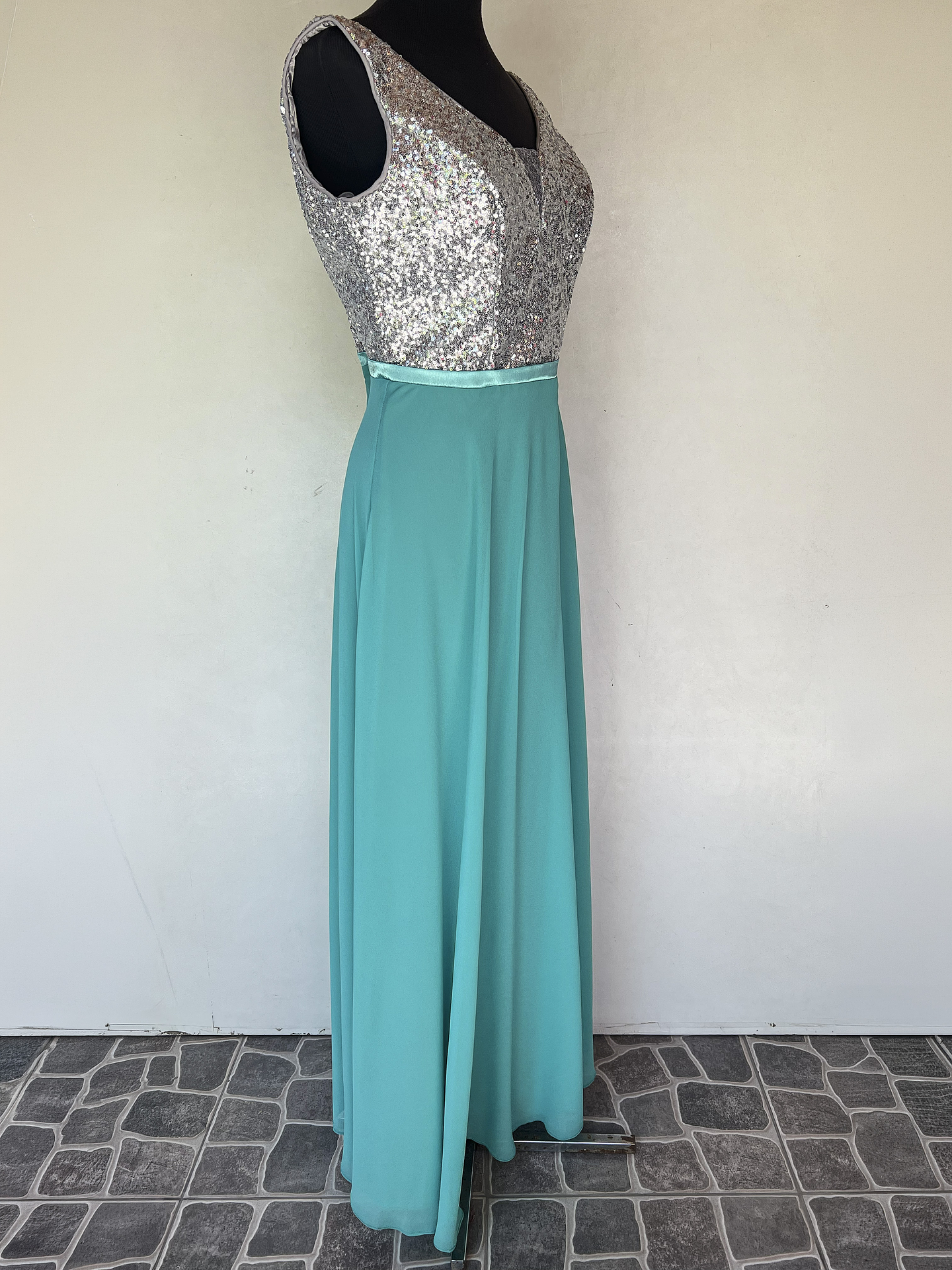 VESTIDO FALDA CELESTE TOP PLATEADO - TALLA 44 3