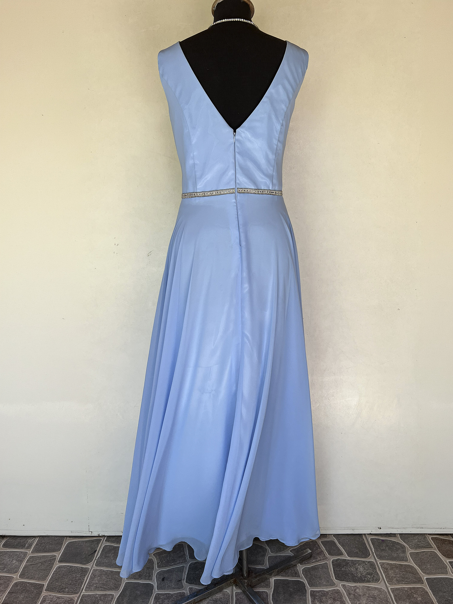VESTIDO LARGO CELESTE CINTURA BRILLANTE - TALLA 48 4