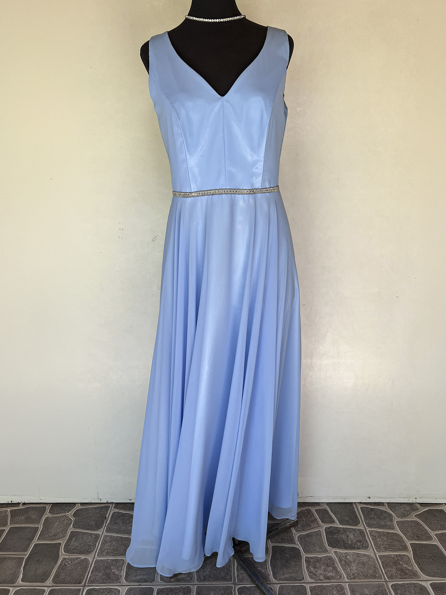 VESTIDO LARGO CELESTE CINTURA BRILLANTE - TALLA 48 1