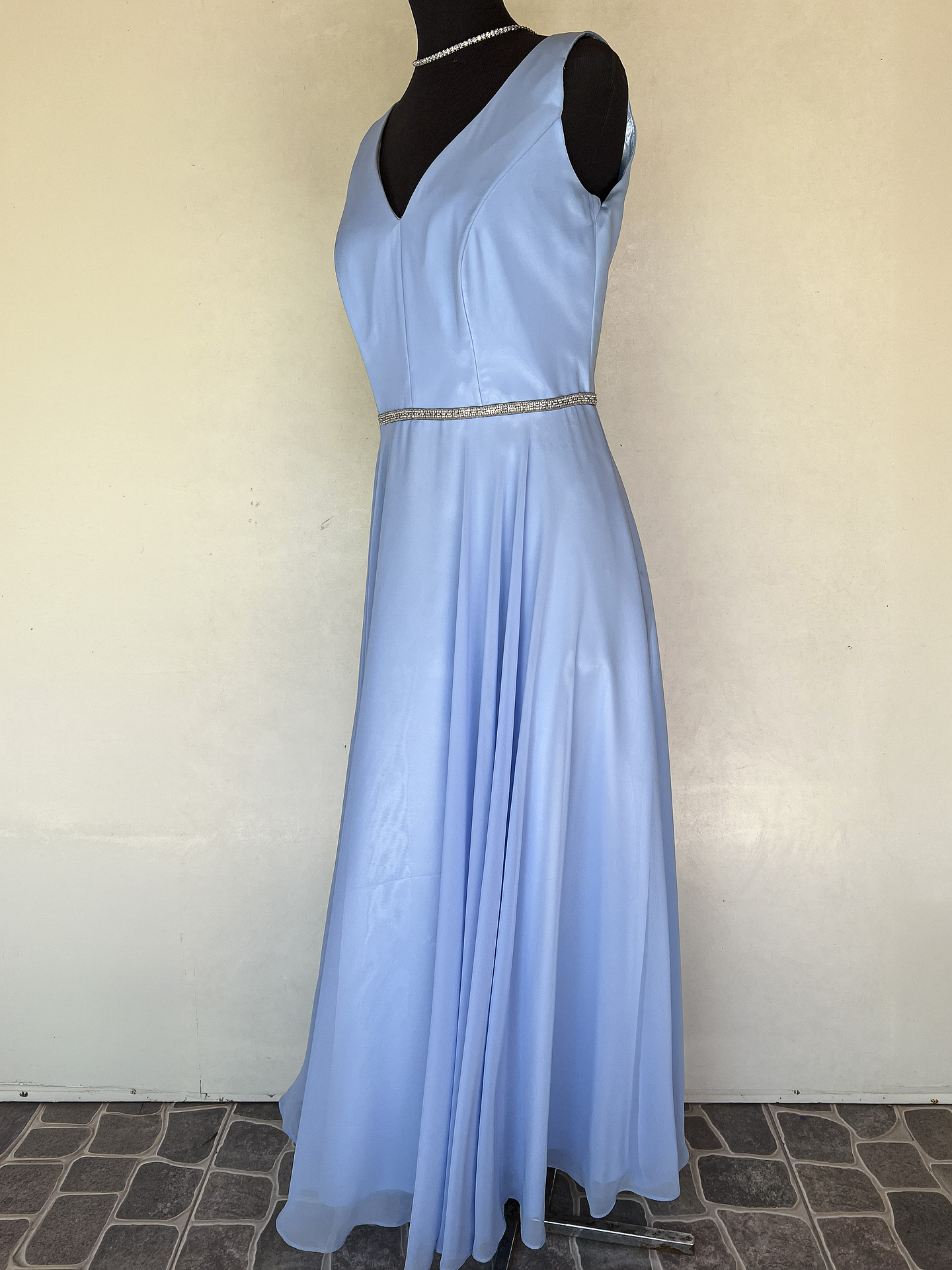 VESTIDO LARGO CELESTE CINTURA BRILLANTE - TALLA 48 3