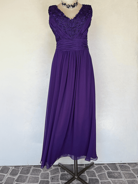 VESTIDO LARGO MORADO CON ROSAS - TALLA 40, 42
