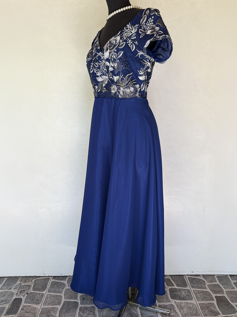 VESTIDO LARGO AZUL TOP ROSAS BLANCAS - TALLA 46 3