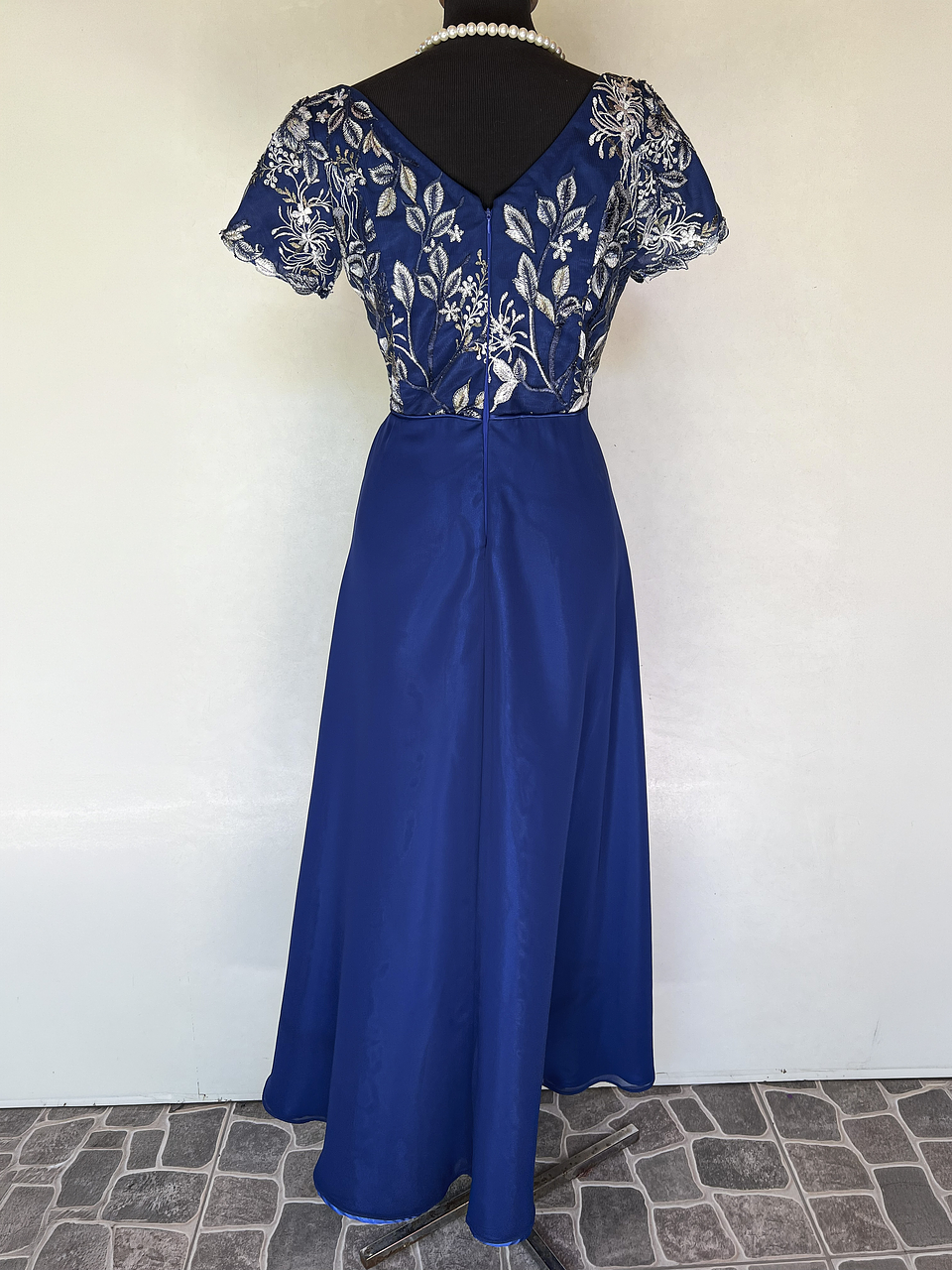 VESTIDO LARGO AZUL TOP ROSAS BLANCAS - TALLA 46 4