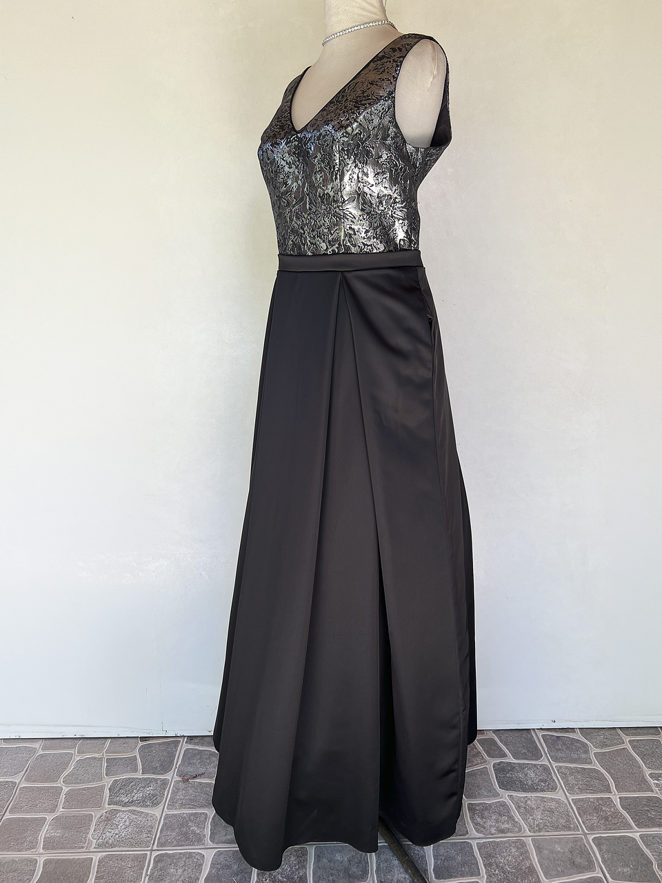 VESTIDO NEGRO TOP PLATEADO - TALLA 44 3