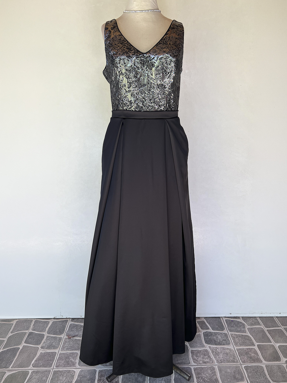 VESTIDO NEGRO TOP PLATEADO - TALLA 44 1