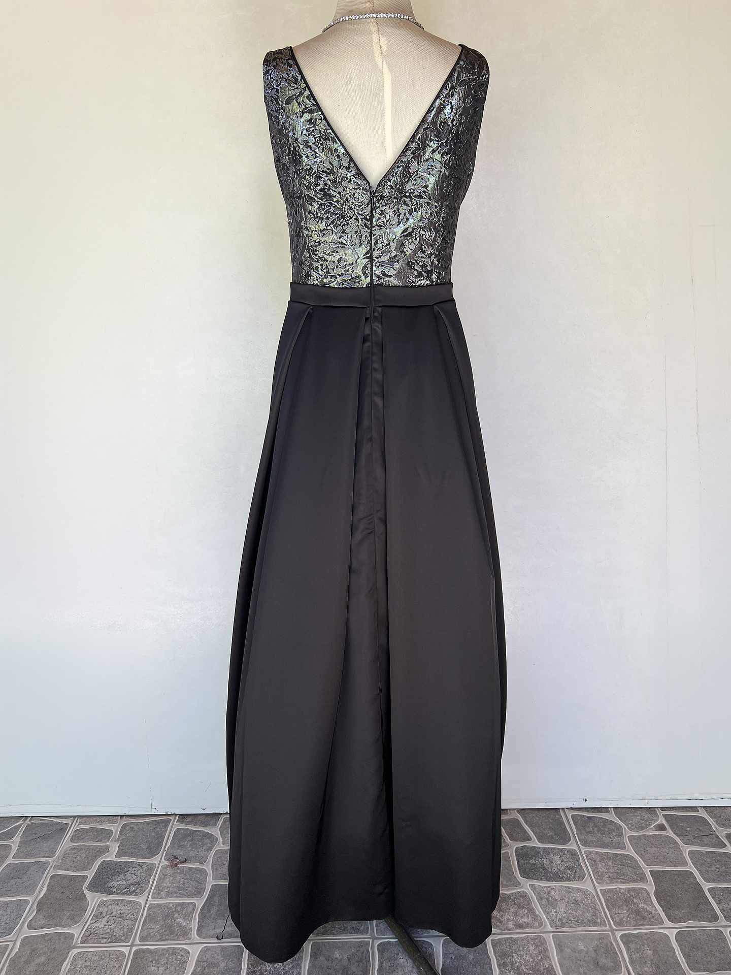 VESTIDO NEGRO TOP PLATEADO - TALLA 44 4