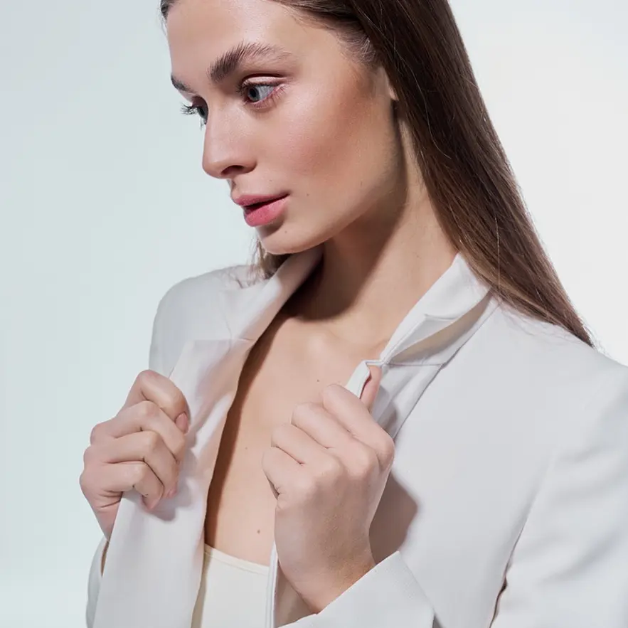 Con Chaqueta o Blusa