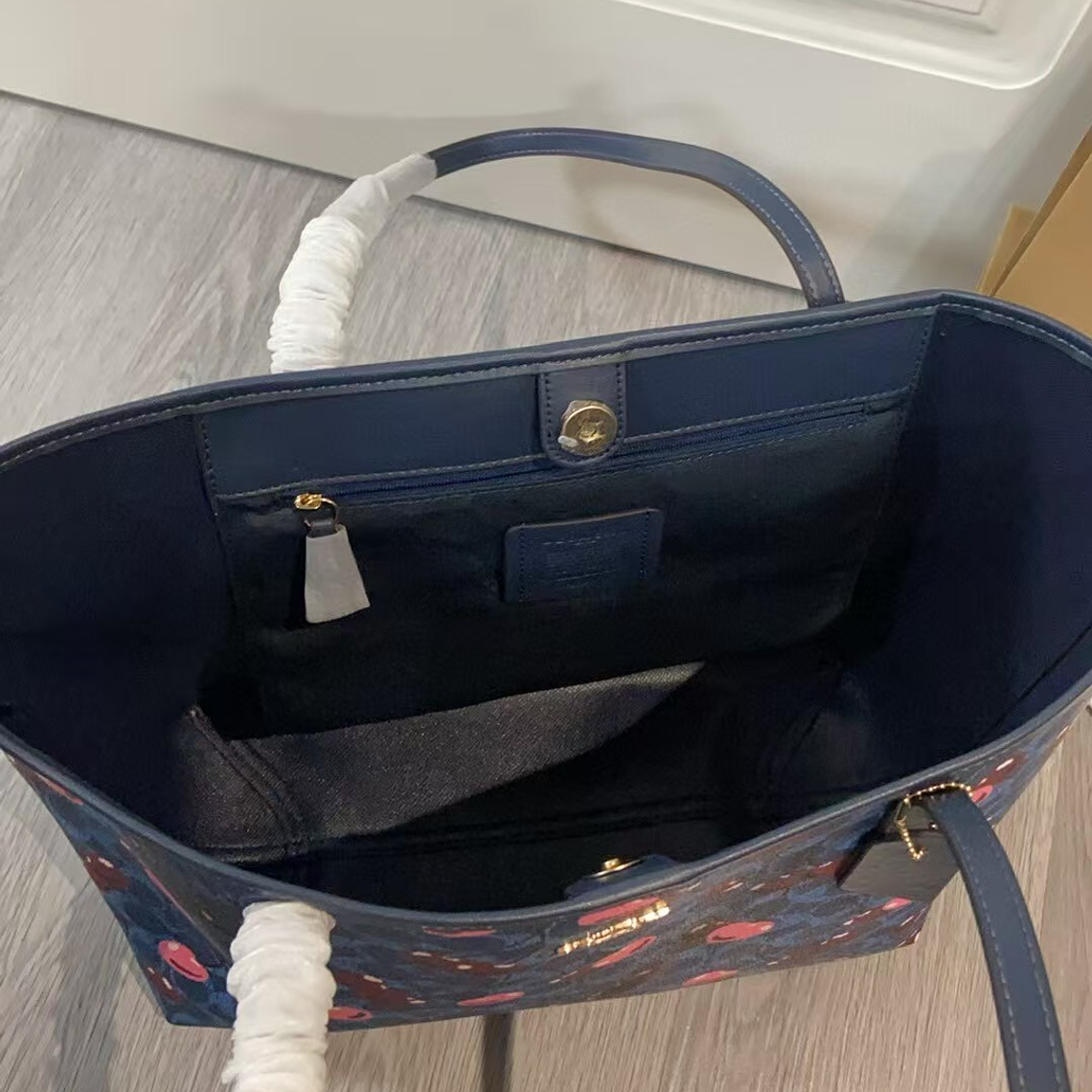 Coach Open city bag 4