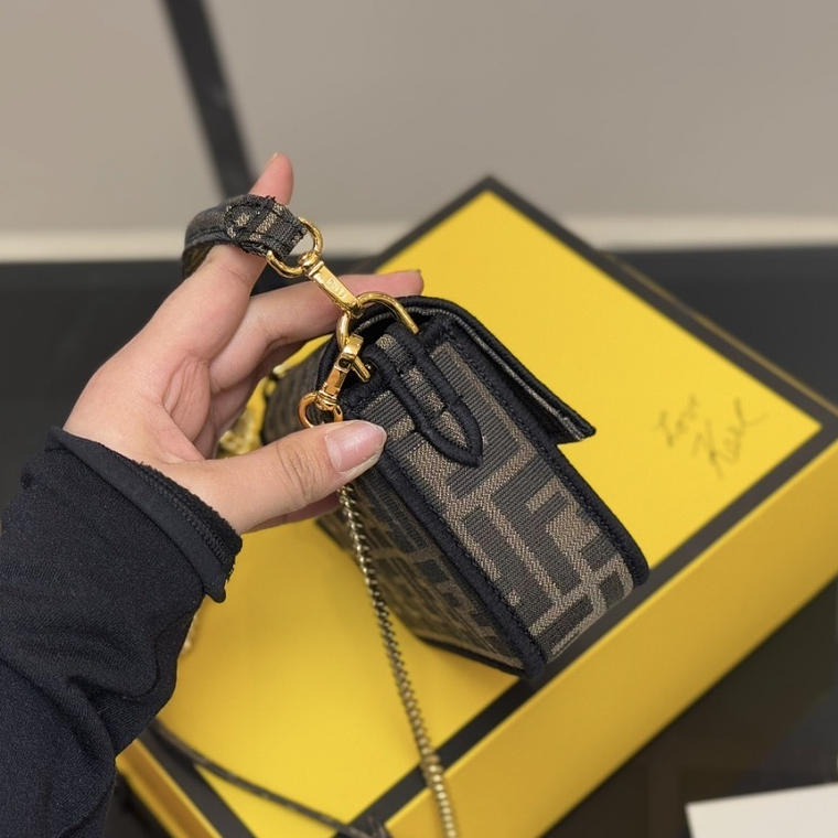 Fendi Baguette bag 2