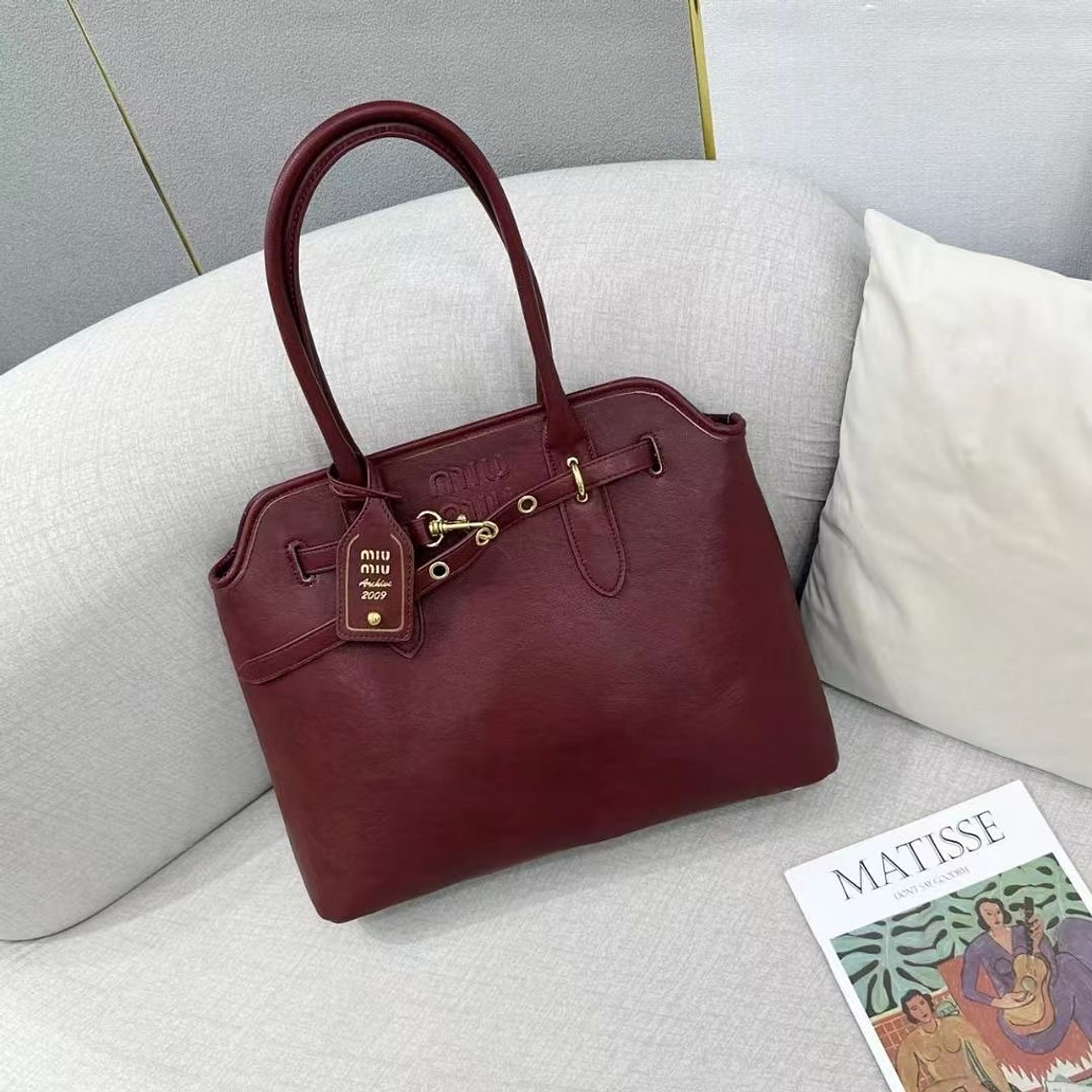 MiuMiu Large capacity square pack 4