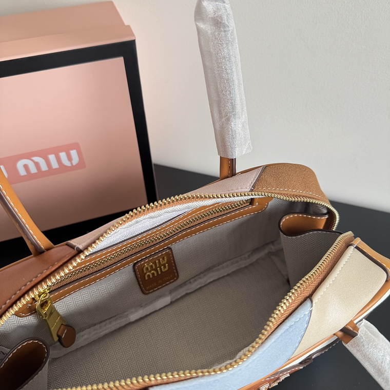 MiuMiu Recorte retangular bag 8