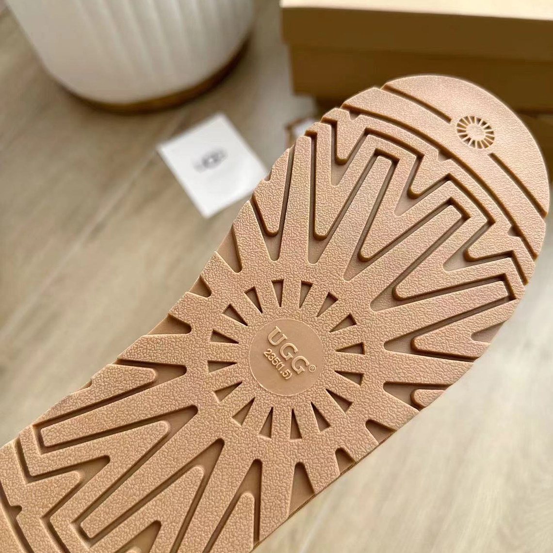 UGG shoes - Sola e cano baixa 5