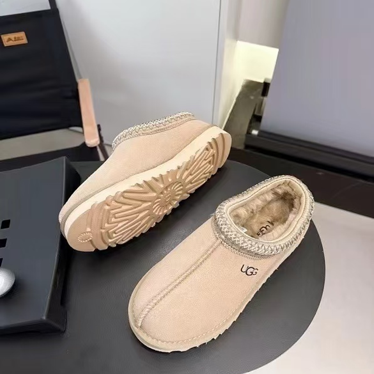 Chinela UGG - Sola baixa 4