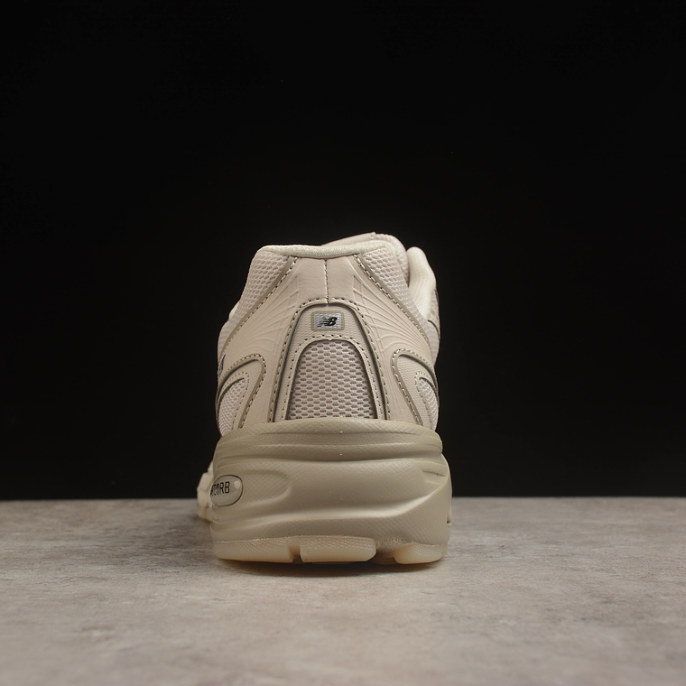 New Balance 740 5