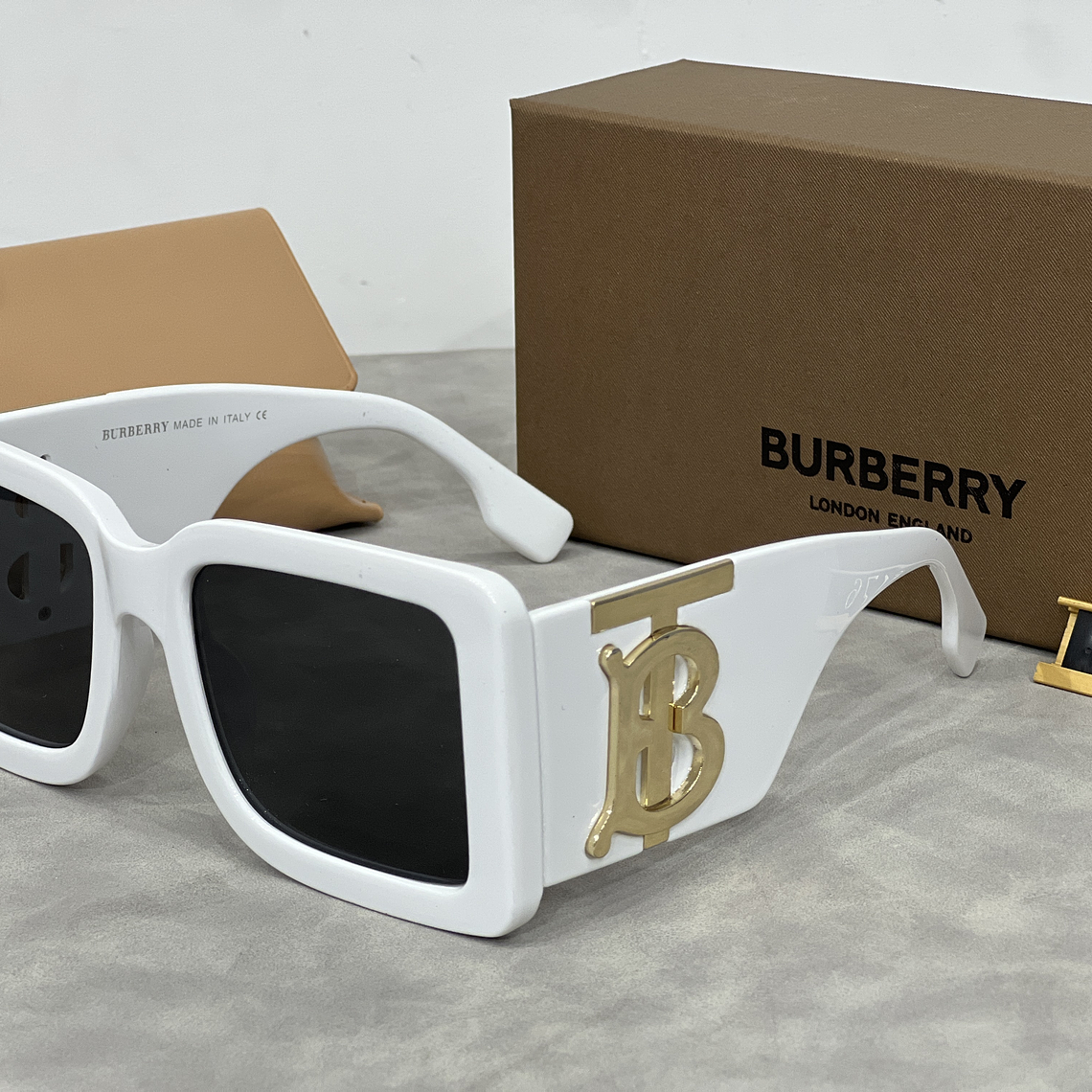 Óculos de Sol Burberry 6176 4