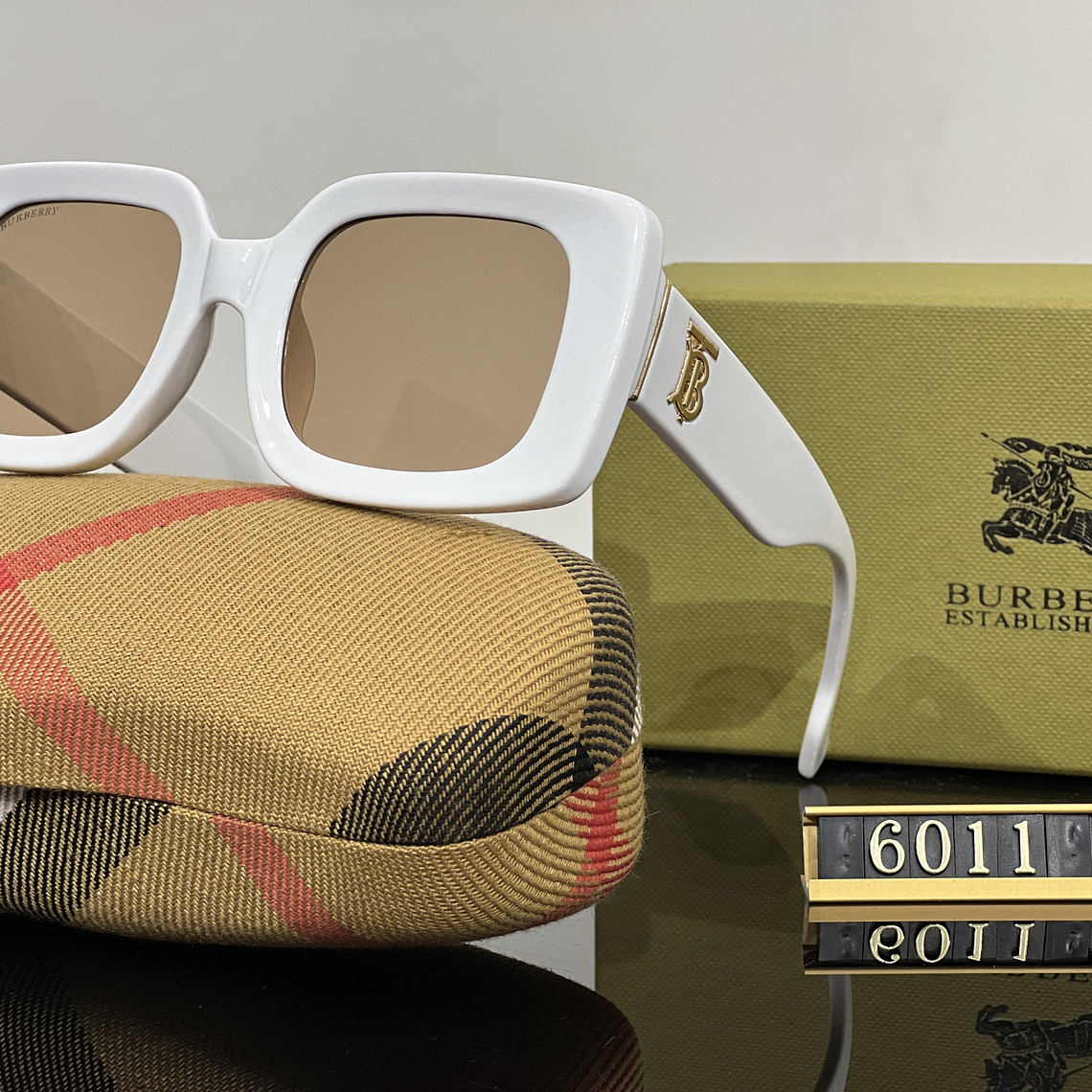 Óculos de Sol Burberry 6011 5