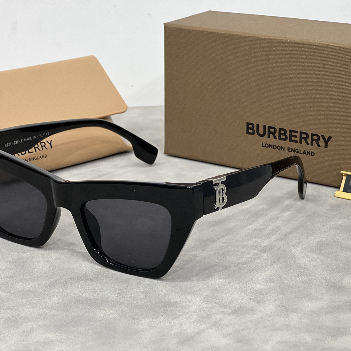 Óculos de Sol Burberry 4405 3