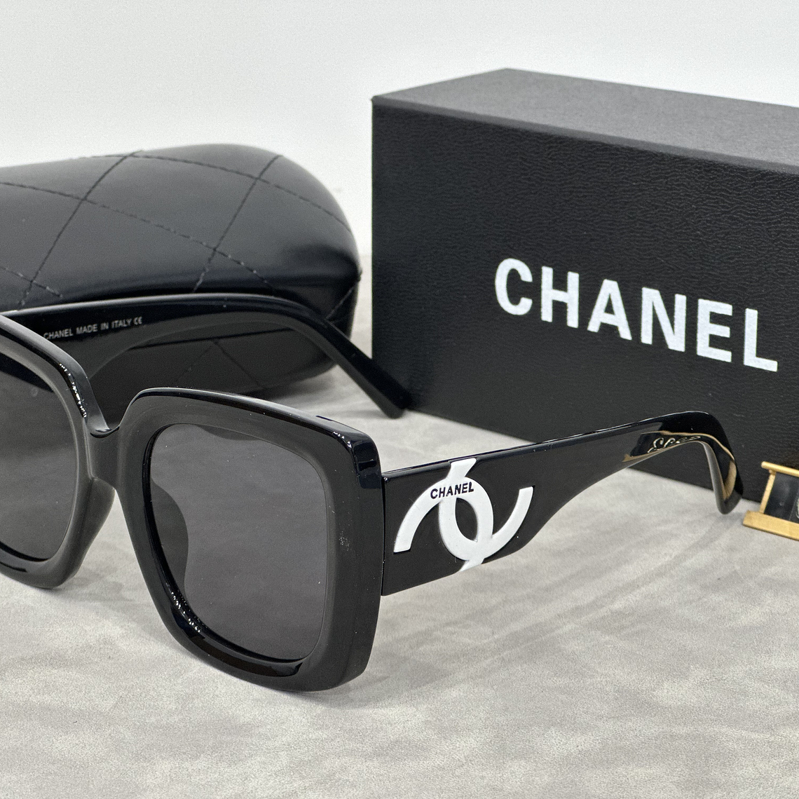 Óculos de Sol Chanel 6823 2