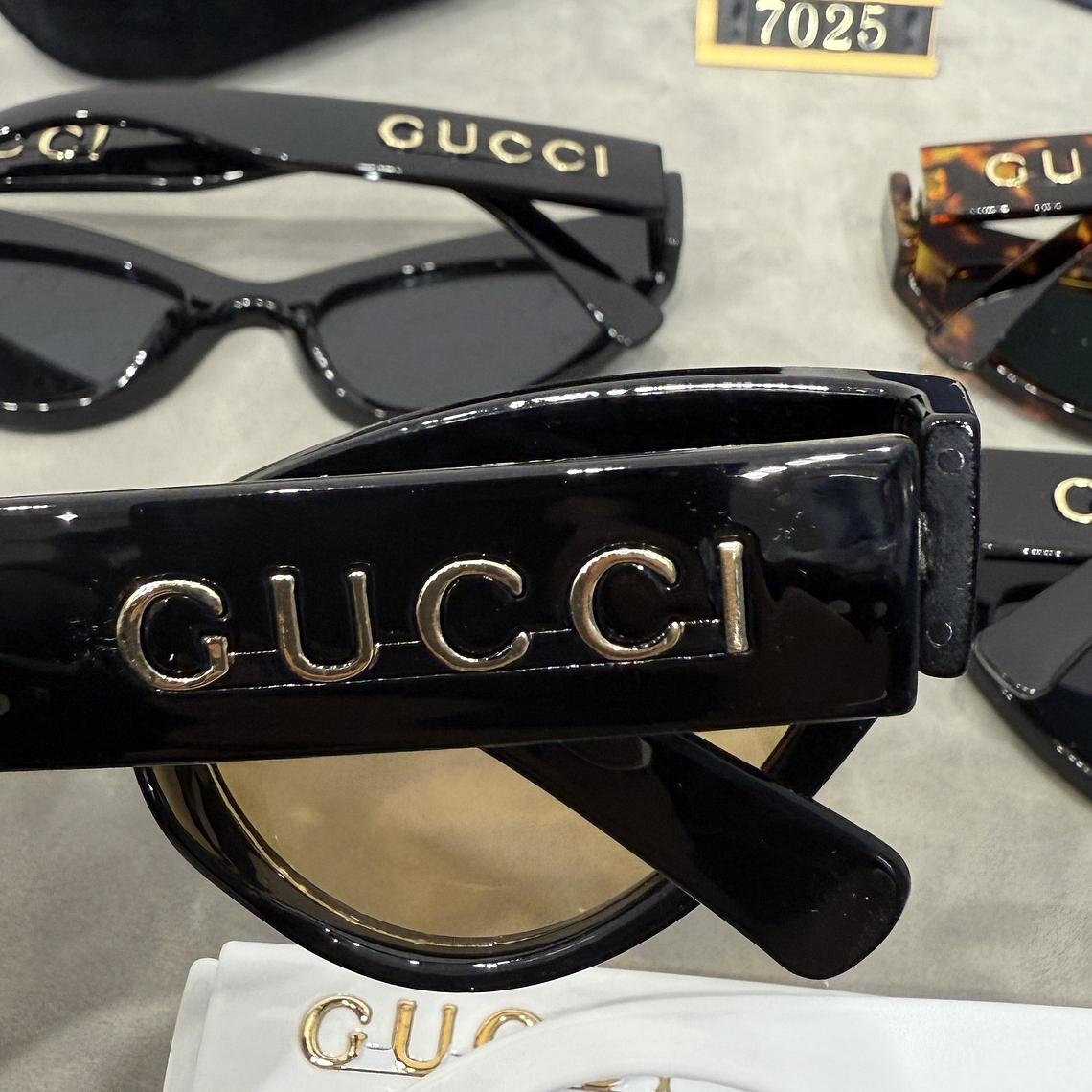 Óculos de Sol Gucci 7025 6