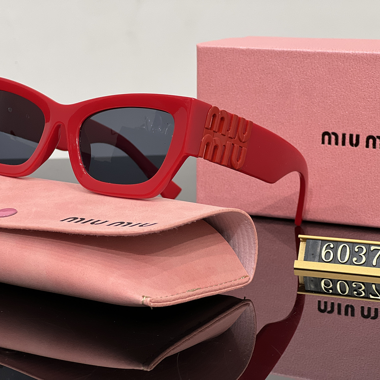 Óculos de Sol Miu Miu 6037 2
