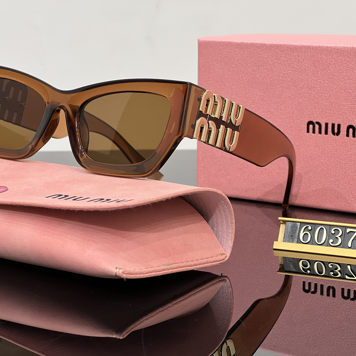 Óculos de Sol Miu Miu 6037 3