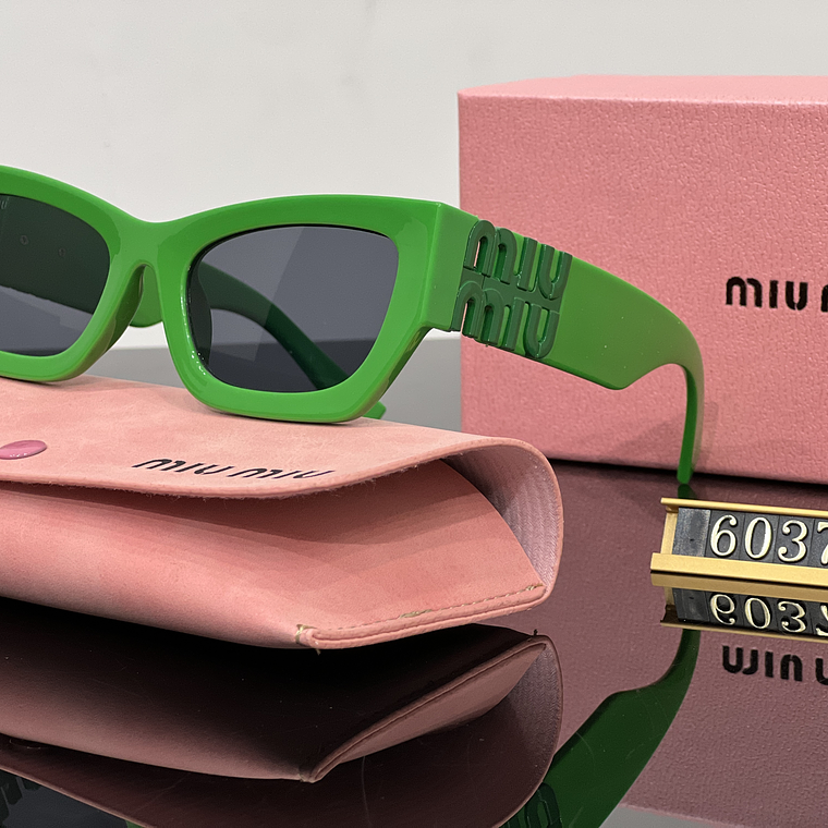 Óculos de Sol Miu Miu 6037 4