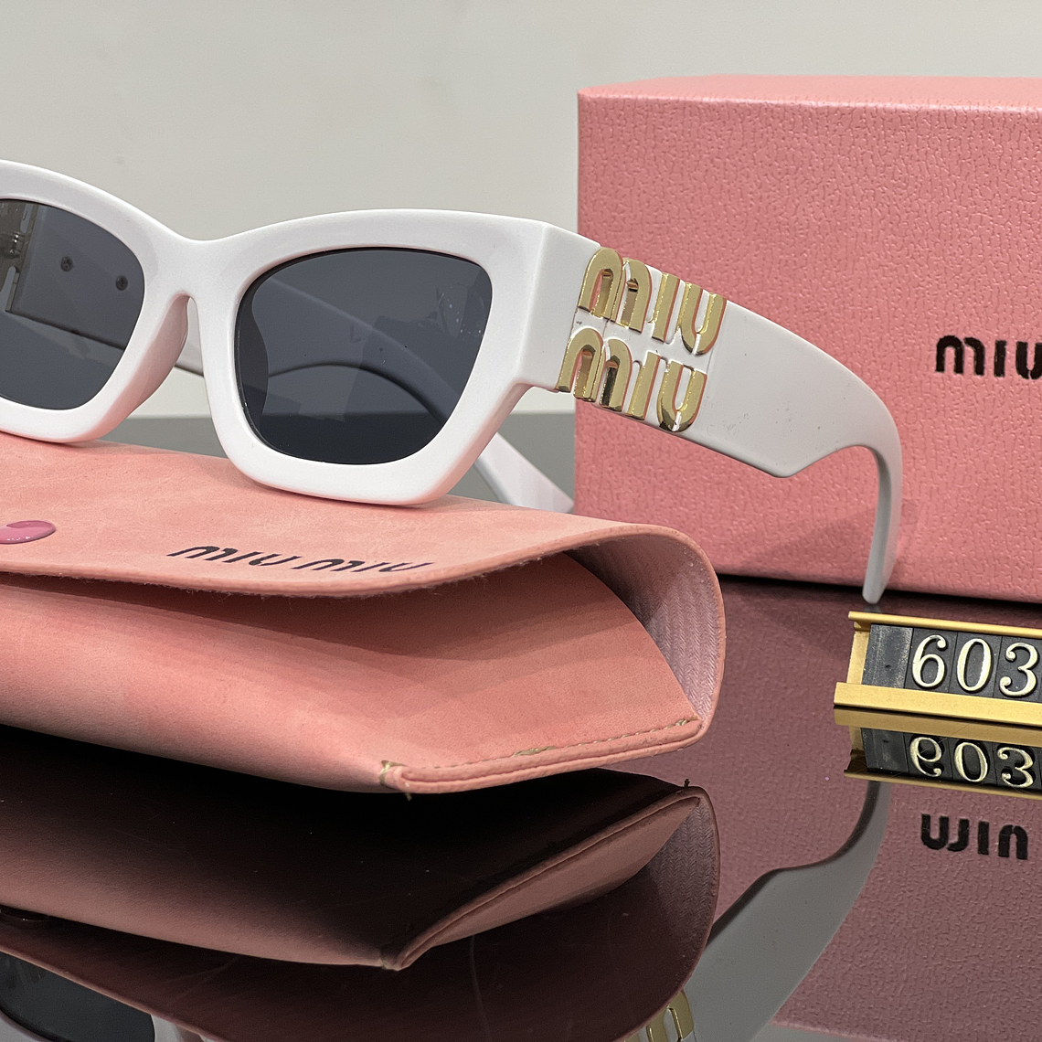 Óculos de Sol Miu Miu 6037 5