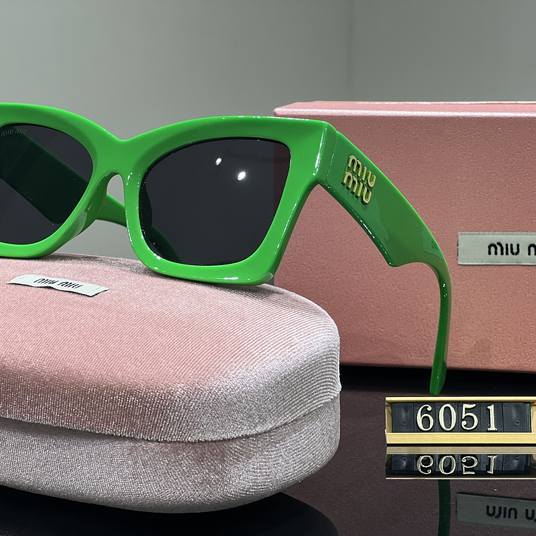 Óculos de Sol Miu Miu 6051 3