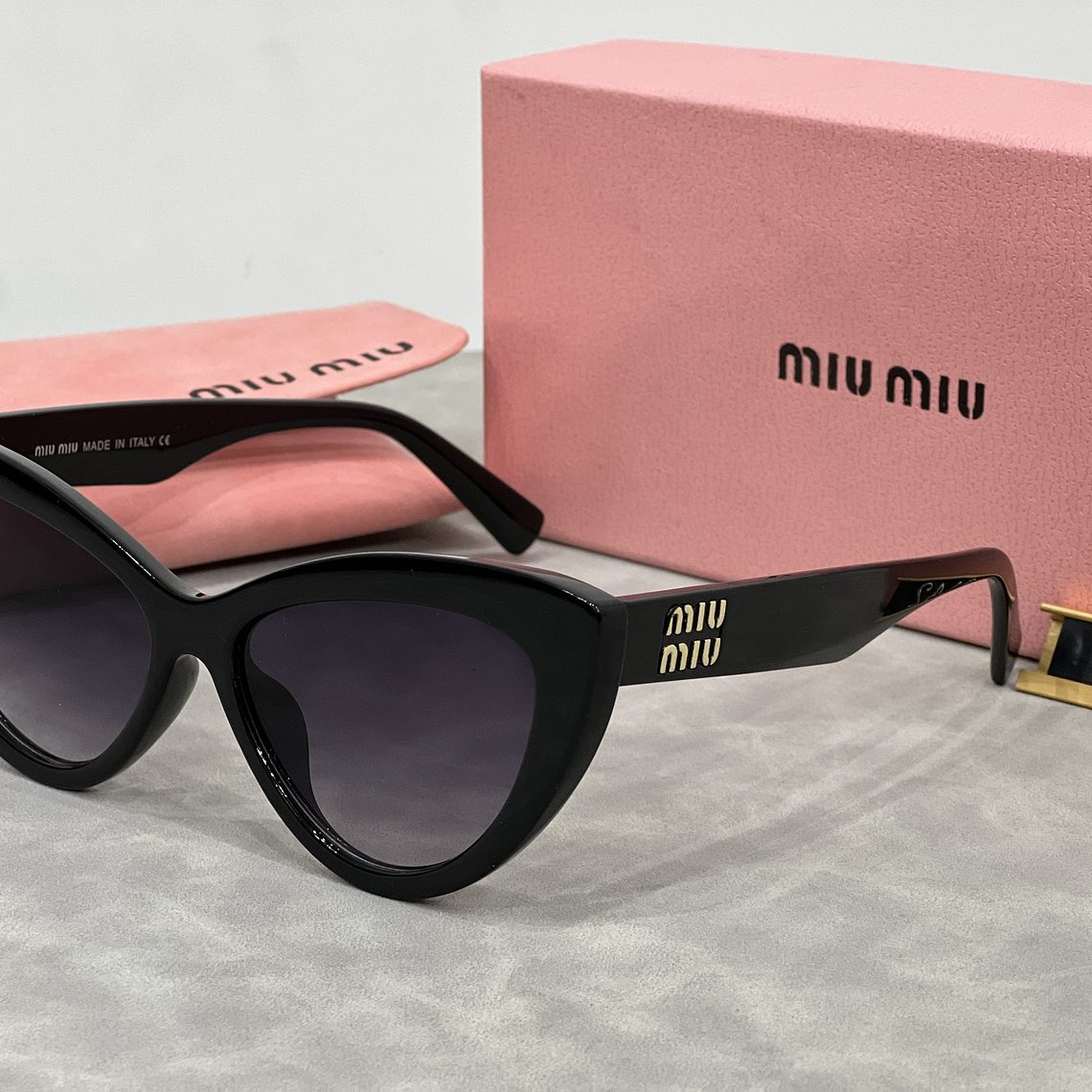 Óculos de Sol Miu Miu 6142 1