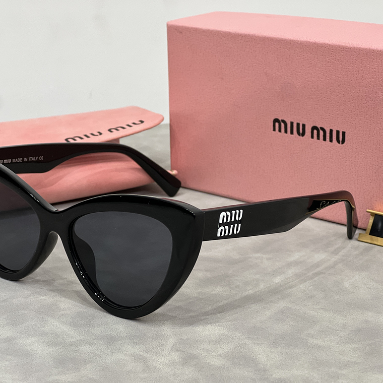 Óculos de Sol Miu Miu 6142 2