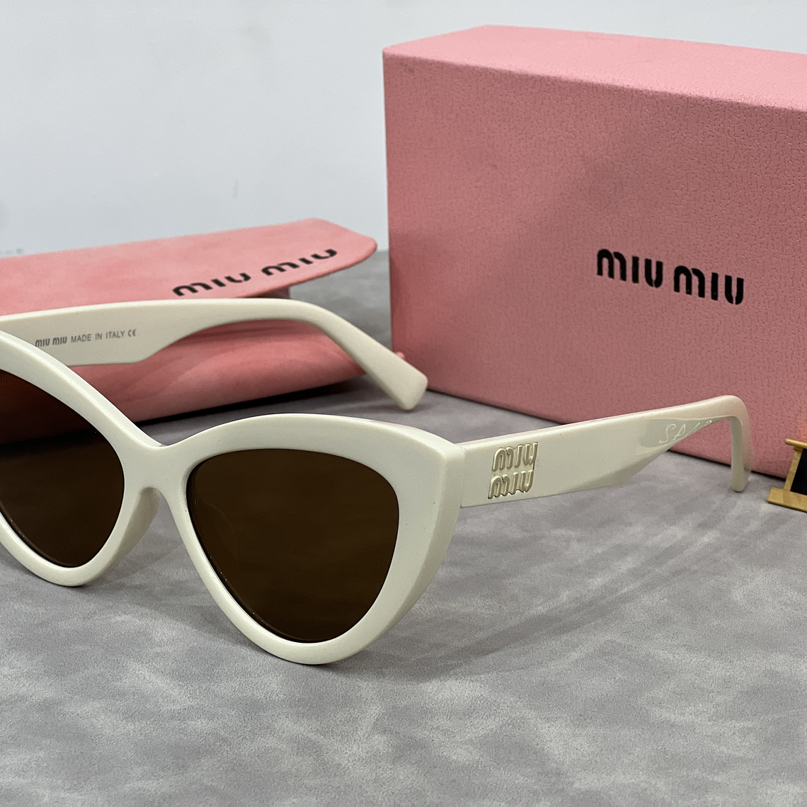 Óculos de Sol Miu Miu 6142 5